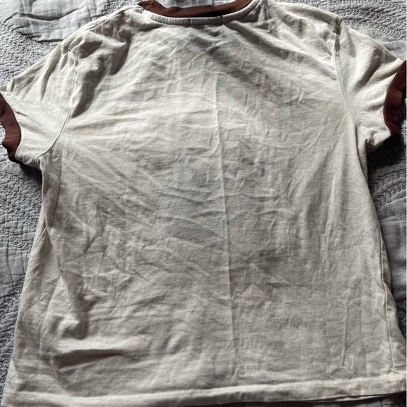 Beautiful beige blouse with a butterfly and a brown color that combines well. - Picture 3 of 3